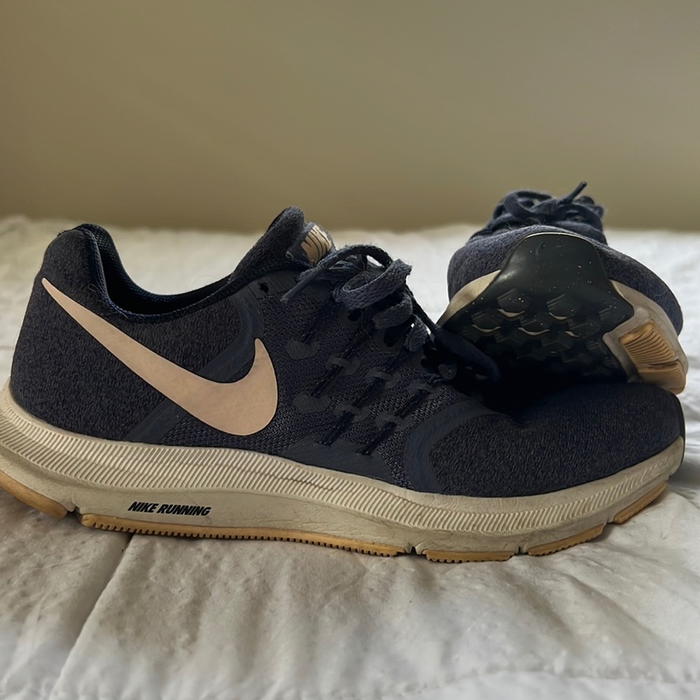 Nike Tennis Shoes